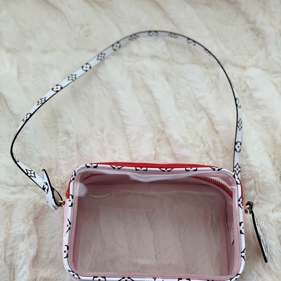 SOLD Louis Vuitton Giant Monogram Beach Pouch 2019 - Picture 7 of 8